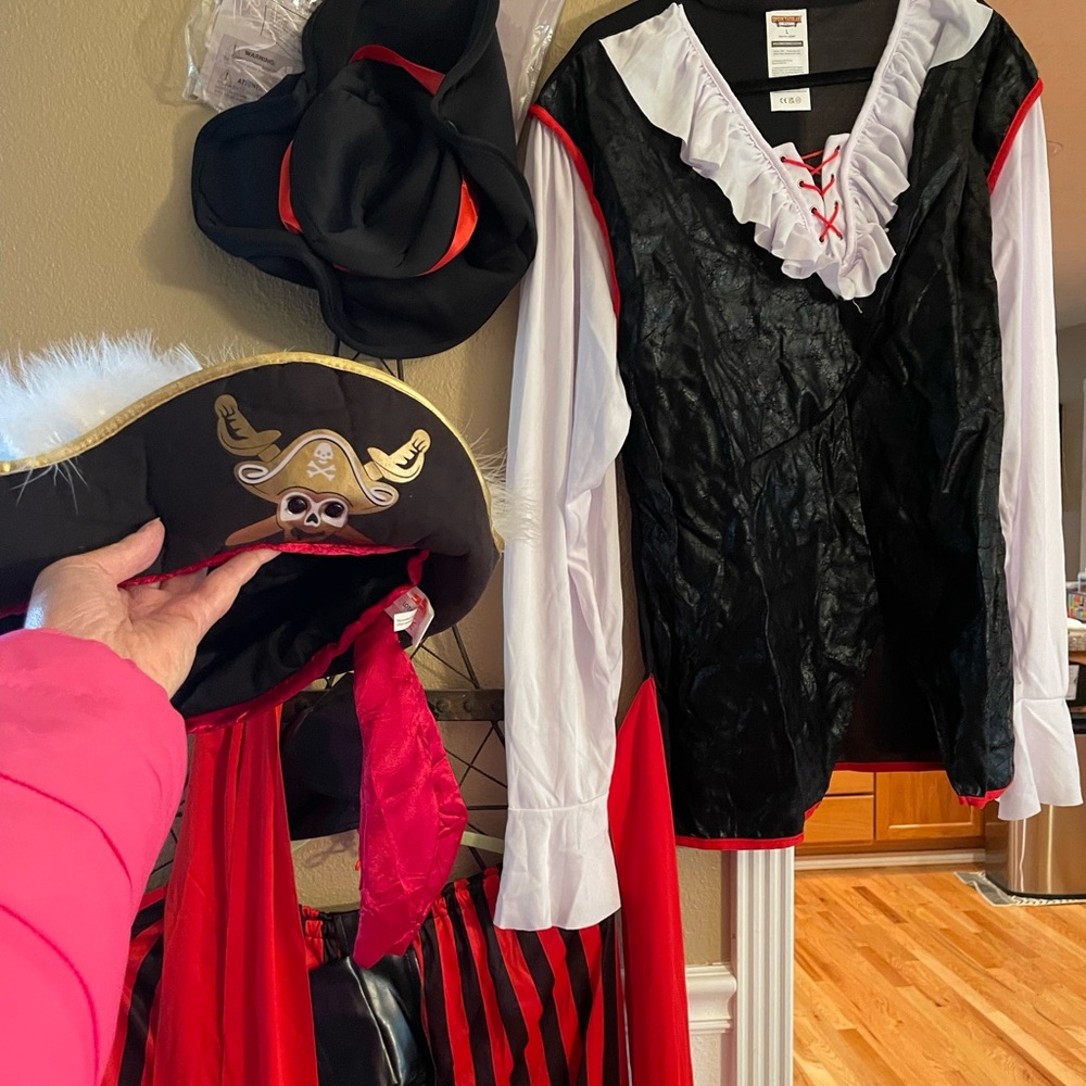 SpookTacular Adult Men’s Pirate Costume Extra Hat Complete New Never Worn!! L